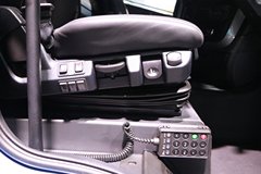 依维柯 New Stralis 重卡 460马力 6X2 LNG牵引车(AS440S46TX)