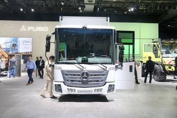 奔驰Econic 载货车外观                                                图片