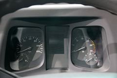 奔驰 Econic 4X2厢式载货车(型号1830 NGT)
