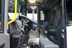 奔驰 Econic 4X2厢式载货车(型号1830 NGT)
