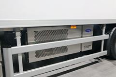 奔驰 Econic 4X2厢式载货车(型号1830 NGT)