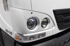 奔驰 Accelo 4X2厢式载货车(型号1016)