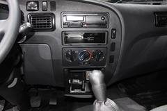 奔驰 Accelo 4X2厢式载货车(型号1016)