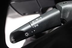 奔驰 Accelo 4X2厢式载货车(型号1016)