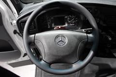 奔驰 Accelo 4X2厢式载货车(型号1016)