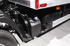 奔驰 Accelo 4X2厢式载货车(型号1016)