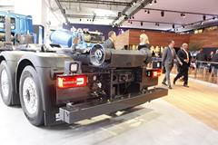 达夫 CF系列重卡 450马力 8X2载货车底盘(CF450FAX)
