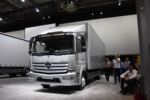 奔驰 Atego中卡 231马力 4X2厢式载货车(型号1223 L nR)