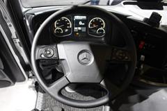 奔驰 Atego中卡 231马力 4X2厢式载货车(型号1223 L nR)