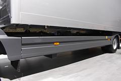 奔驰 Atego中卡 231马力 4X2厢式载货车(型号1223 L nR)