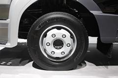 奔驰 Atego中卡 231马力 4X2厢式载货车(型号1223 L nR)