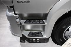 奔驰 Atego中卡 231马力 4X2厢式载货车(型号1223 L nR)