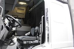 奔驰 Atego中卡 300马力 4X2厢式载货车(型号1630L)