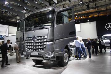 奔驰 新Arocs重卡 510马力 4X2牵引车(型号1851 LS)