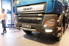 达夫 CF重卡 450马力 8X4混凝土搅拌车(CF450FAD)