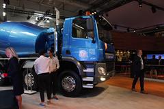 达夫 CF重卡 450马力 8X4混凝土搅拌车(CF450FAD)