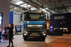 达夫 CF重卡 450马力 8X4混凝土搅拌车(CF450FAD)