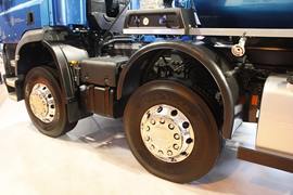 达夫CF&nbsp;混凝土搅拌车底盘                                                图片