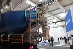 达夫 CF重卡 450马力 8X4混凝土搅拌车(CF450FAD)