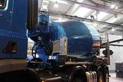 达夫 CF重卡 450马力 8X4混凝土搅拌车(CF450FAD)