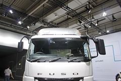 三菱 扶桑FUSO Super Great 6X2 9.5米厢式载货车