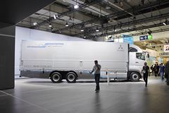 三菱 扶桑FUSO Super Great 6X2 9.5米厢式载货车