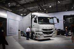 三菱 扶桑FUSO Super Great 6X2 9.5米厢式载货车