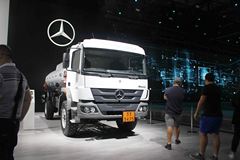 奔驰 Atego 245马力 4X4油罐车(型号1725)