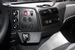 奔驰 Atego 245马力 4X4油罐车(型号1725)