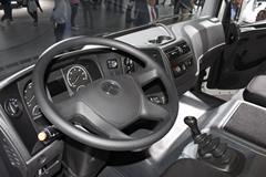 奔驰 Atego 245马力 4X4油罐车(型号1725)