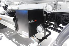 奔驰Atego&nbsp;油罐车底盘图片