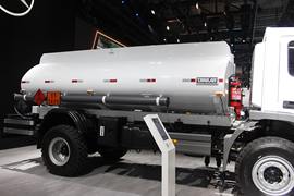 奔驰Atego&nbsp;油罐车底盘图片