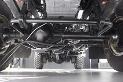 奔驰 Atego 245马力 4X4油罐车(型号1725)