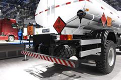 奔驰 Atego 245马力 4X4油罐车(型号1725)