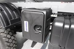 奔驰 Atego 245马力 4X4油罐车(型号1725)