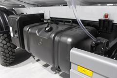 奔驰 Atego 245马力 4X4油罐车(型号1725)