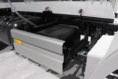 奔驰 Atego 245马力 4X4油罐车(型号1725)