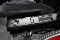 奔驰 新Actros 300马力 4X2载货车底盘(型号1830L NGT)