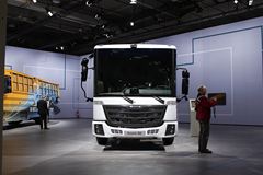 奔驰 Econic SD 300马力 4X2载货车底盘