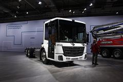 奔驰 Econic SD 300马力 4X2载货车底盘