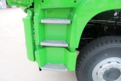 青岛解放 JH6重卡 430马力 8X4 8.8米自卸车