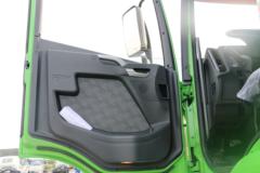 青岛解放 JH6重卡 430马力 8X4 8.8米自卸车