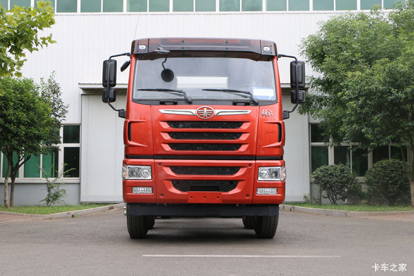青岛解放 悍V重卡 300马力 8X4 7米LNG自卸车(CA3310P1K15L3T4NE5A80)