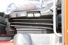 青岛解放 JH6重卡 400马力 8X4 9.5米载货车(CA1310P25K2L7T4E5A80)