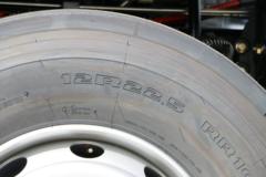 青岛解放 JH6重卡 400马力 8X4 9.5米载货车(CA1310P25K2L7T4E5A80)
