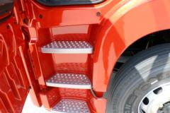 青岛解放 JH6重卡 280马力 6X2 9.5米栏板载货车(CA1250P26K1L7T3E5A80)