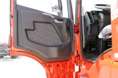 青岛解放 JH6重卡 280马力 6X2 9.5米栏板载货车(CA1250P26K1L7T3E5A80)