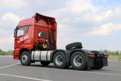 青岛解放 JH6重卡 460马力 6X4牵引车(凸地板)(CA4250P26K2T1E5A80)