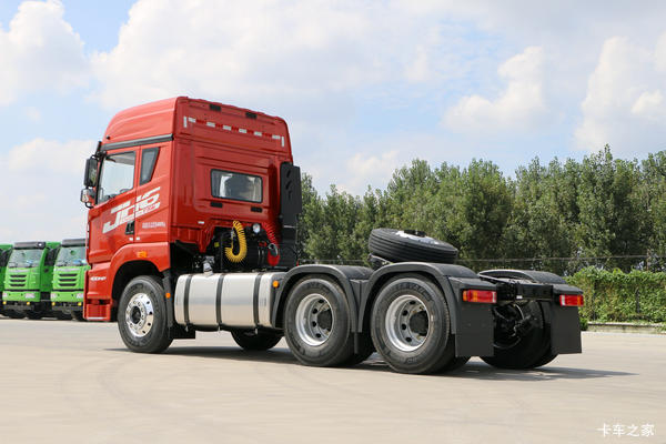 济南银月解放JH6 400马力6*4牵引车钜惠3.08万元