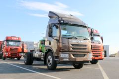 解放 麟VH中卡 160马力 4X2 5.4米排半仓栅式载货车(CA5165CCYP40K2L3E5A85)